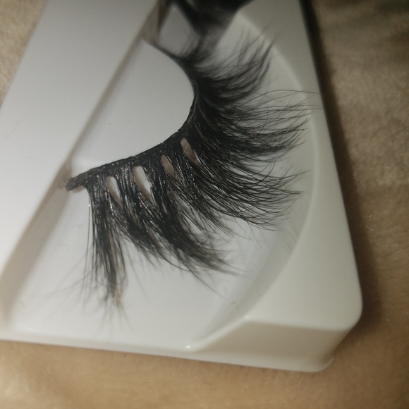 100% 3D Siberian mink LASHES - Picture 2 of 4